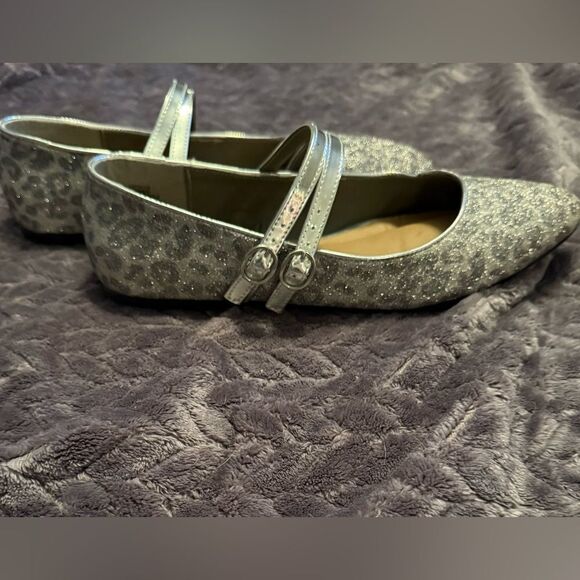 Torrid Silver Sparkly Leopard Print Flats - Picture 2 of 5